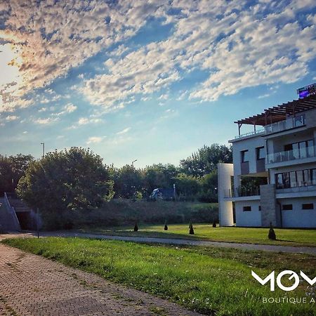 Moment Apartments Сольнок Экстерьер фото