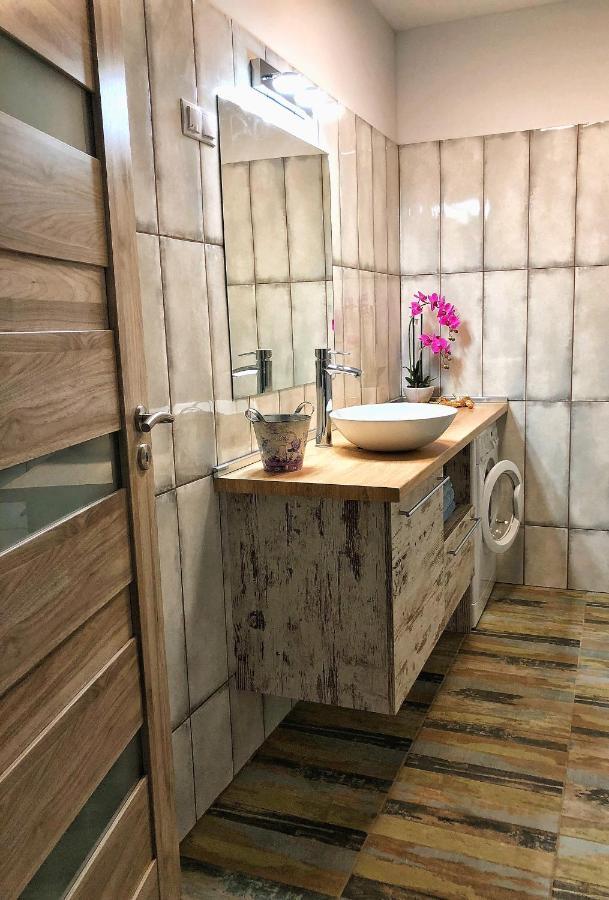 Moment Apartments Сольнок Экстерьер фото