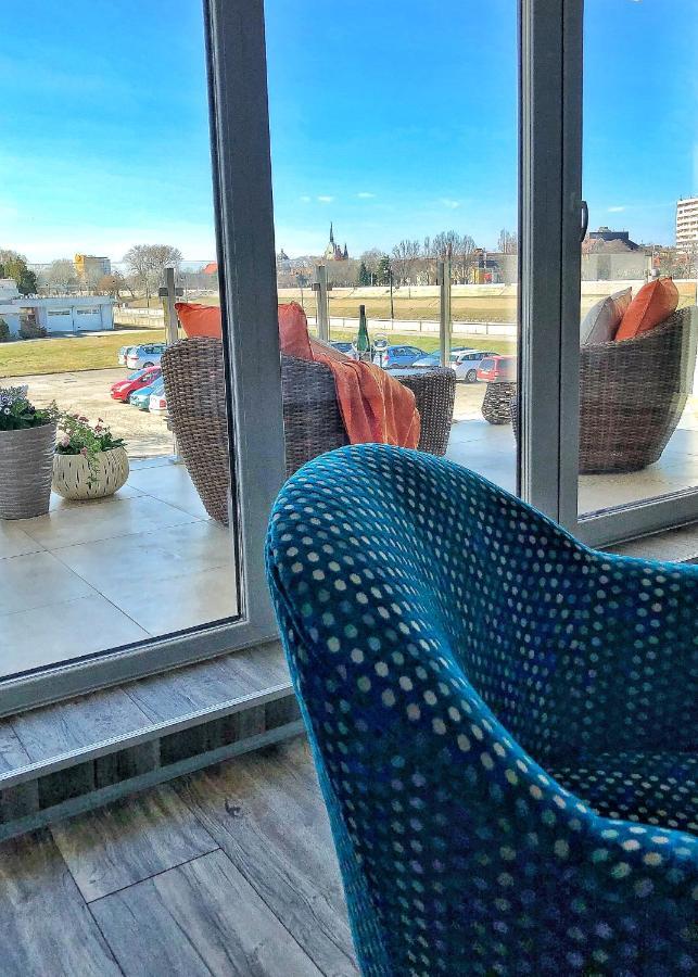 Moment Apartments Сольнок Экстерьер фото