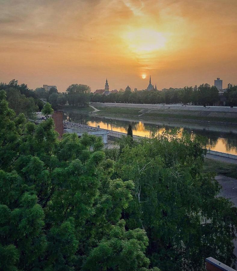 Moment Apartments Сольнок Экстерьер фото