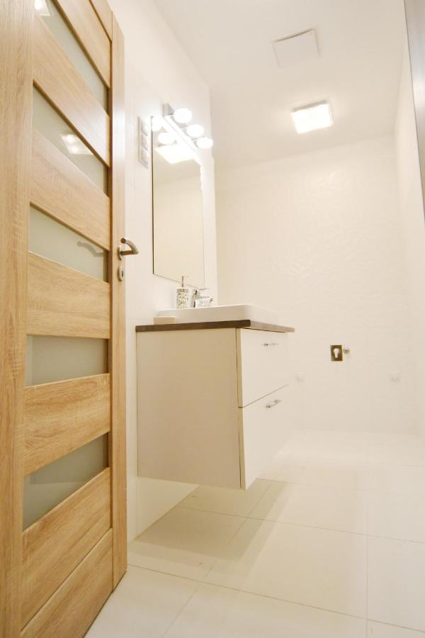 Moment Apartments Сольнок Экстерьер фото
