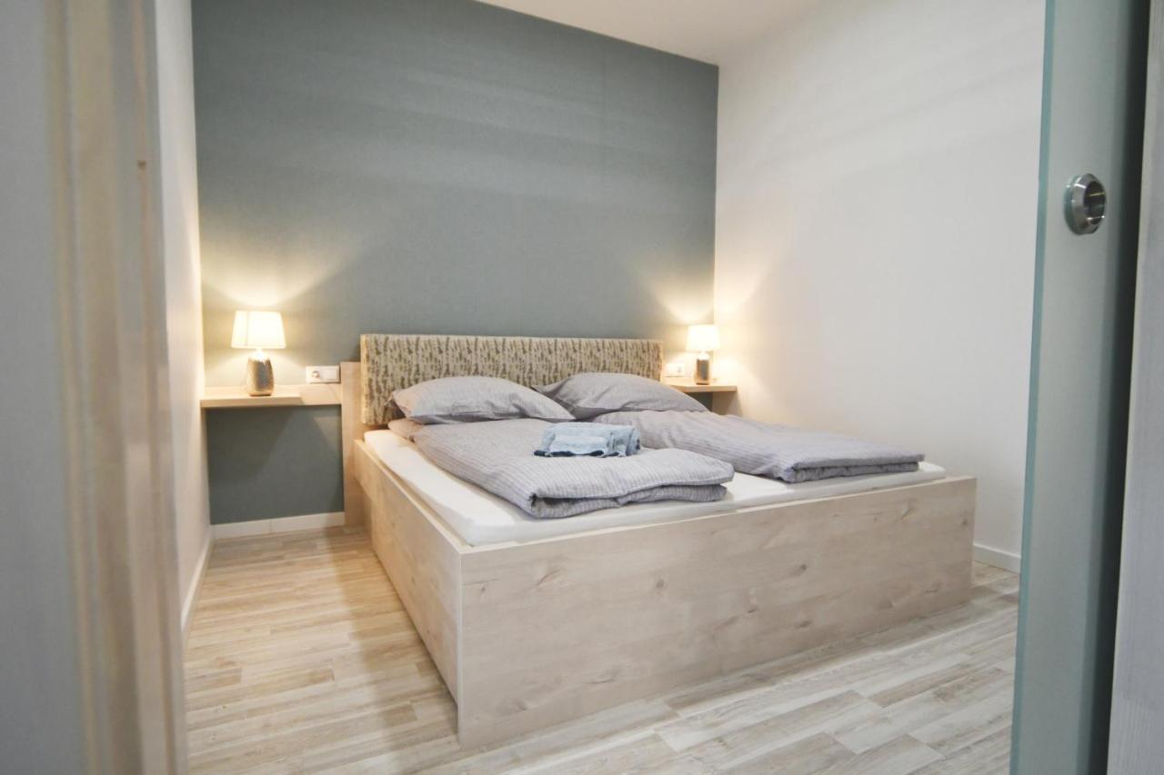 Moment Apartments Сольнок Экстерьер фото