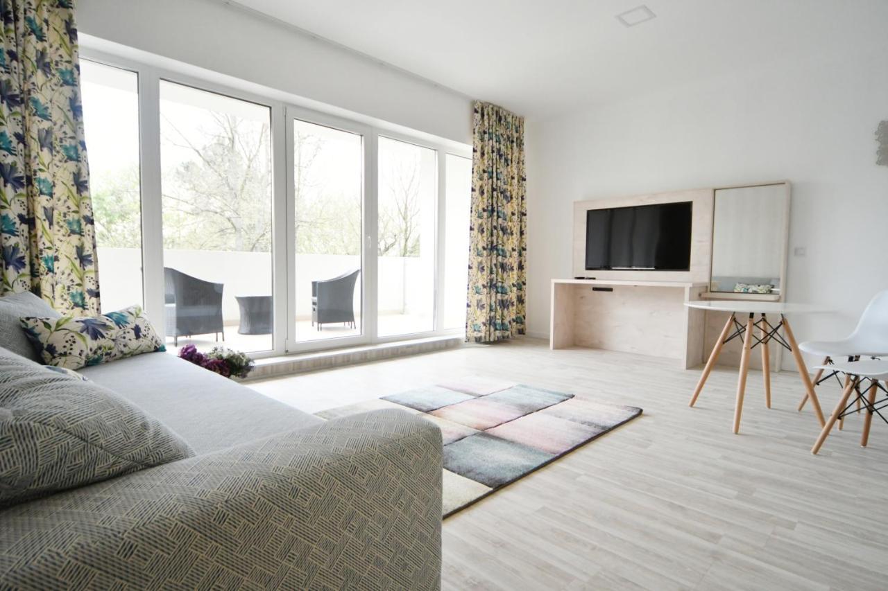 Moment Apartments Сольнок Экстерьер фото