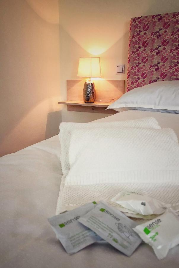 Moment Apartments Сольнок Экстерьер фото