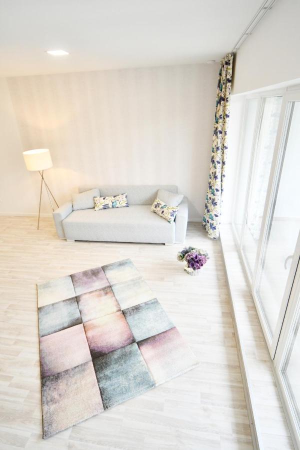 Moment Apartments Сольнок Экстерьер фото