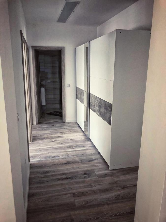 Moment Apartments Сольнок Экстерьер фото