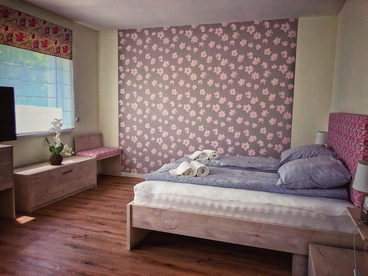 Moment Apartments Сольнок Экстерьер фото