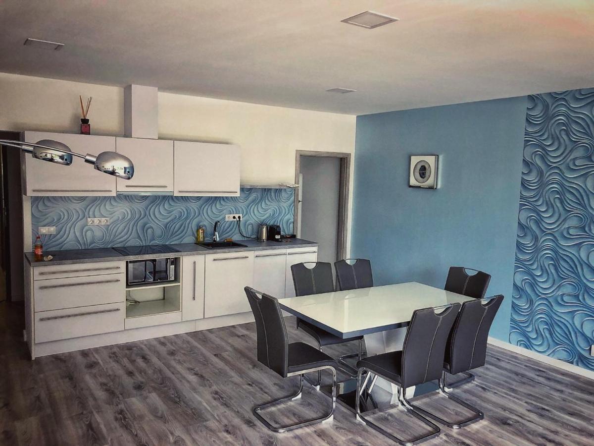 Moment Apartments Сольнок Экстерьер фото