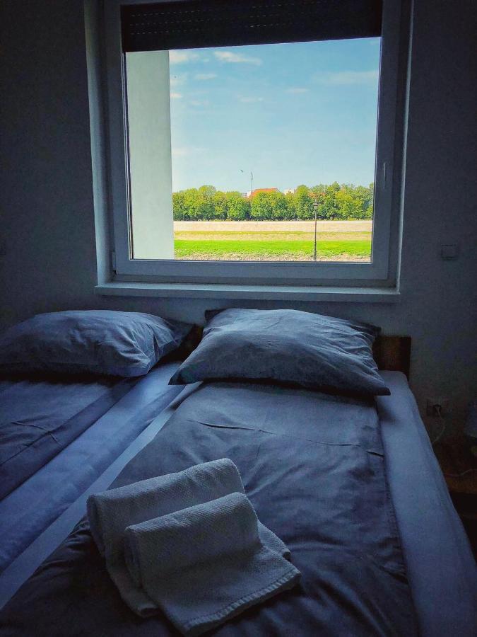 Moment Apartments Сольнок Экстерьер фото
