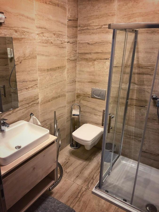 Moment Apartments Сольнок Экстерьер фото