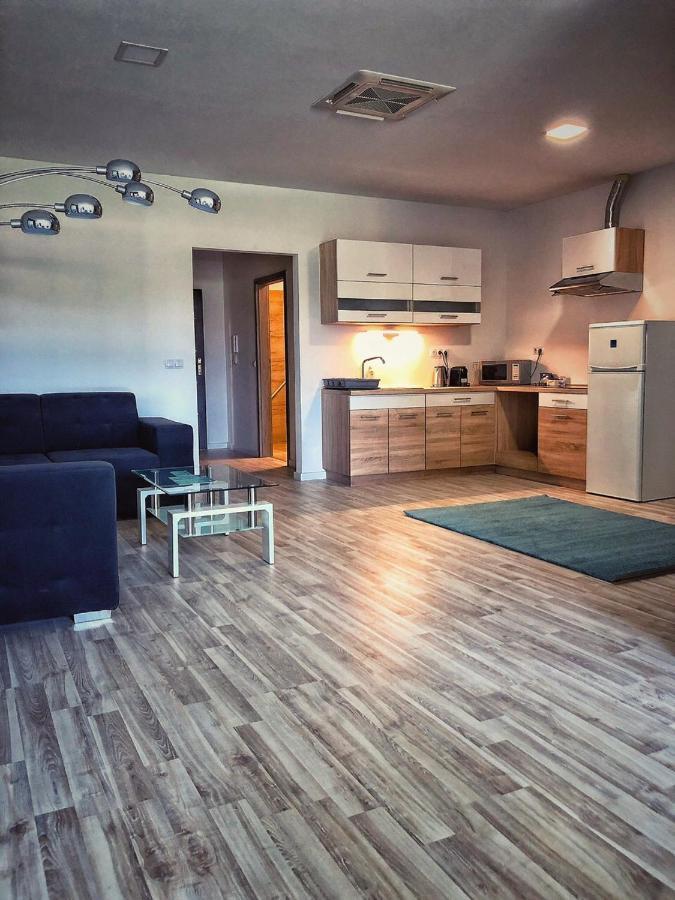 Moment Apartments Сольнок Экстерьер фото