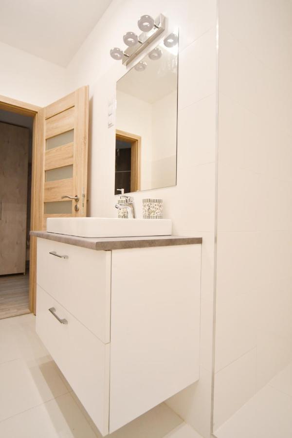 Moment Apartments Сольнок Экстерьер фото