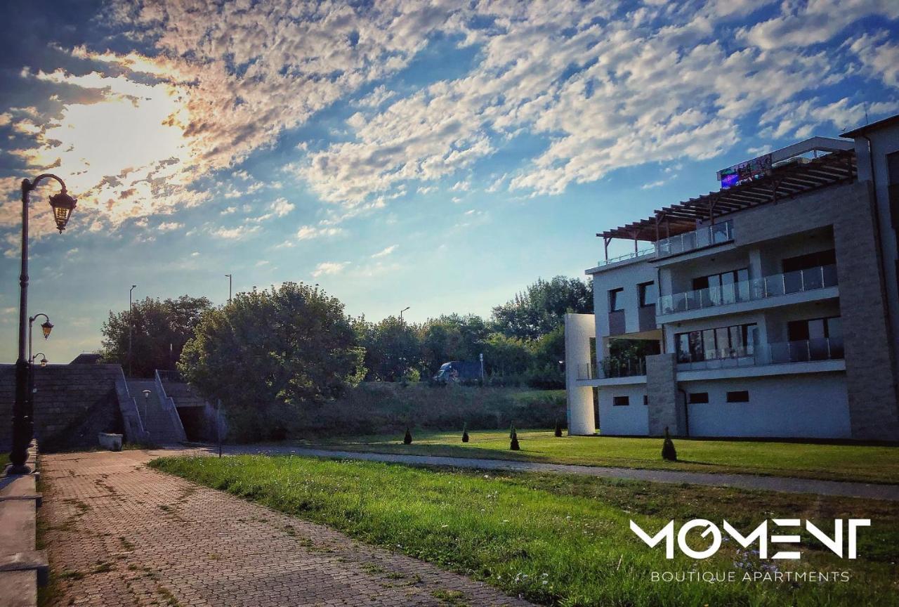 Moment Apartments Сольнок Экстерьер фото